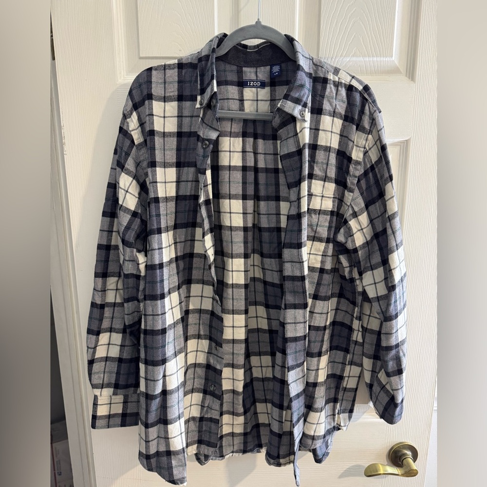 Men’s long sleeve IZOD button up, size large